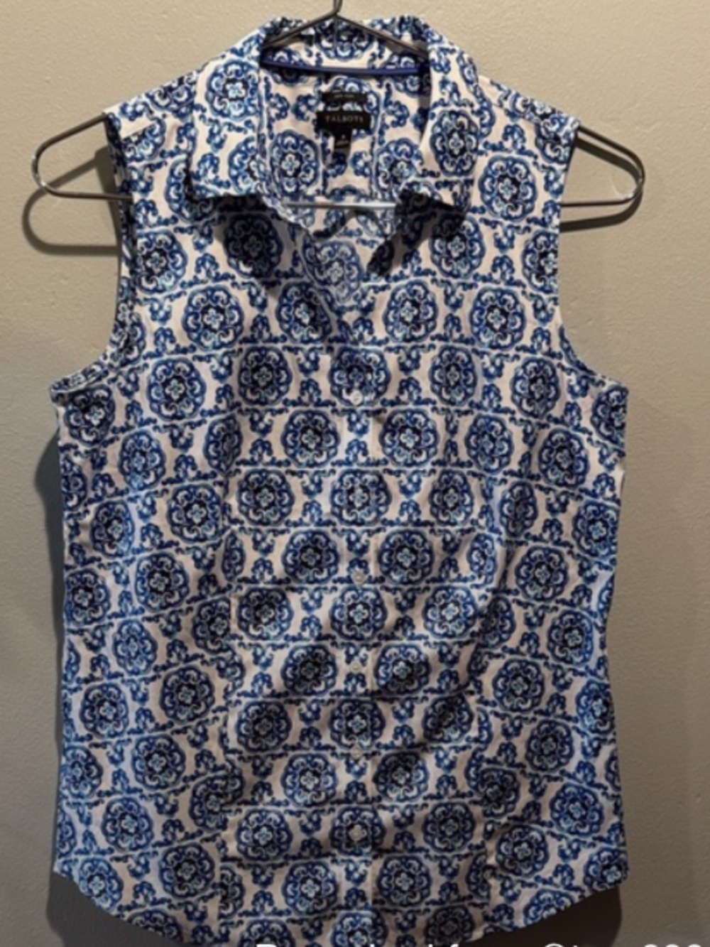 Talbots Perfect Shirt Scroll Medallion Sleeveless Non Iron Blue and White Top